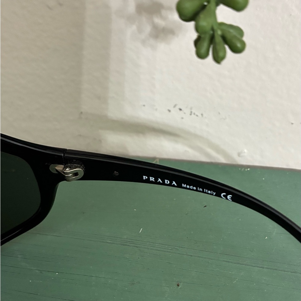 Prada Black Sunglasses - Picture 4 of 10